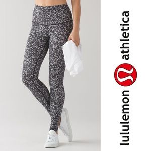 Lululemon Wunder Under Hi-Rise Leggings Black White Mini Cinder Lace Print